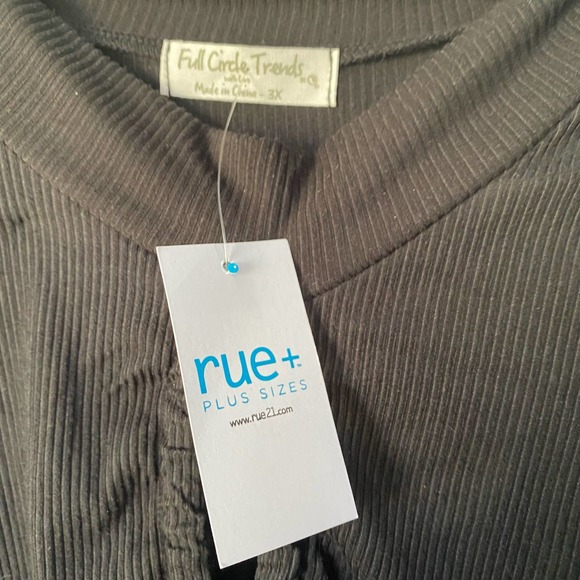 Rue21 Black Cropped Ruched Front Shirt Ribbed Knit Size 3X Plus NWT - Picture 6 of 8